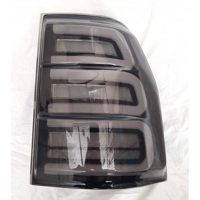 Mitsubishi Pajero Mk4 2006+ оптика задняя LED  черная WH