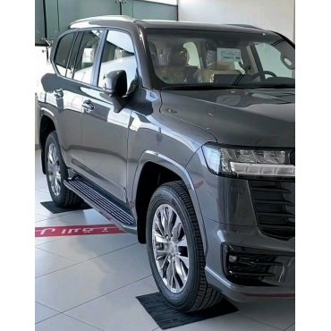 Toyota Land Cruiser 300 2021+ подножки боковые с LED подсветкой черные