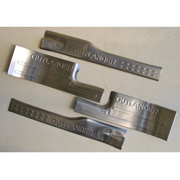 Mitsubishi Outlander 2015 накладки на пороги дверных проемов верхние тип B